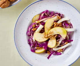 Insalata di mele, finocchi, cavolo rosso e noci