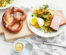 Krautsalat mit Leberkäse