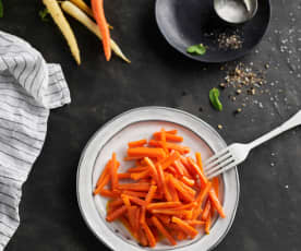 Bastonașe de morcovi prăjite (stir-fried) (400 g)