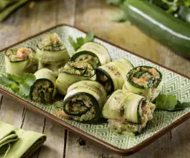 Rotolini di zucchine e salmone