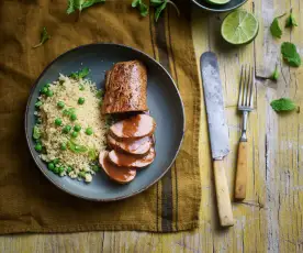 Lombinho de porco com molho de mostarda em sous-vide e cuscuz de ervilhas