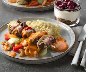 Menü: Leberspießchen mit Reis und Sauce; Spekulatius-Frischkäse Dessert mit Glühweinkirschen