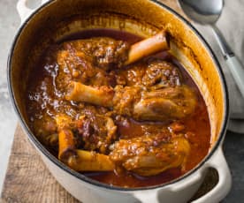 Braised Lamb Shanks with Roasted Garlic and Parmesan Mash - Stinco d'agnello con purè di patate all'aglio e parmigiano