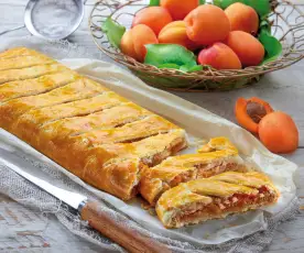 Strudel di albicocche con pasta al moscato