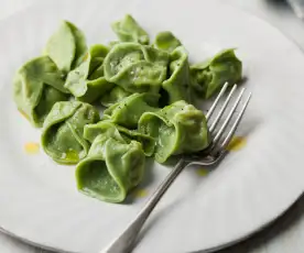 Tortelloni with Veal and Parmesan - Tortelloni di spinaci ripieni di vitello e formaggio