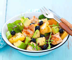 Salade de poulet, avocat et ananas grillé