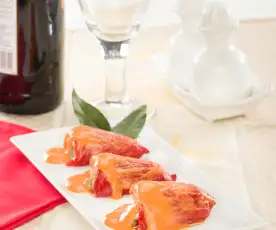 Pimientos de piquillo en conserva rellenos de carne