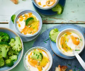 Œufs cocotte à la carotte, au brocoli et à la mimolette