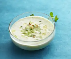 Velouté de concombre aux noix