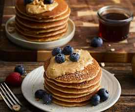 Pancake con sciroppo d'acero e burro di arachidi