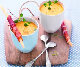 Gaspacho melon-gingembre, gressins et jambon de Parme