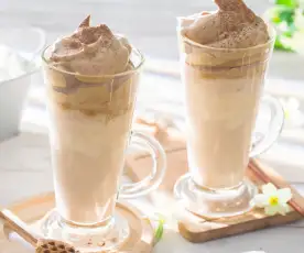 Café dalgona con crema de whisky y helado