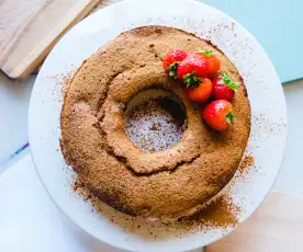 Bolo de frutos vermelhos com nozes sem glúten