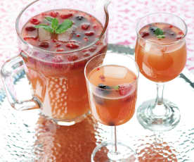 Sangria de vinho rosé com frutos silvestres