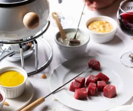 Fondue bourguignon con 4 salsas - Francia