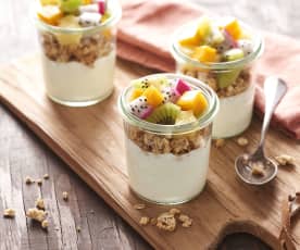 Verrine de fruits exotiques au yaourt et muesli