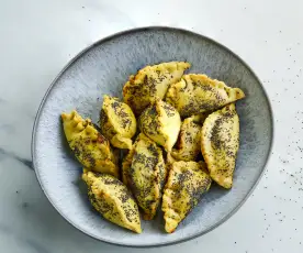 Pastéis de frango e coentros