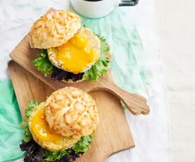 Hambúrgueres de grão e batata-doce com molho de manga