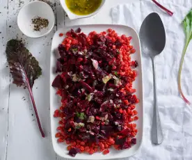 Salada de lentilhas e beterraba com vinagreta de salsa