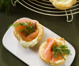 Tartaletas de cebolla con salmón