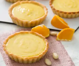 Tartaletas de almendra con crema de naranja