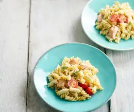 Fusilli com salmão fresco e maionese