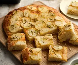 Focaccia aux pommes de terre et au romarin