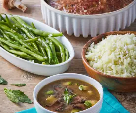 Sopa de hongos, pastel de carne, ejotes y arroz de coliflor