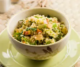 Salada de bulgur, rúcula e pêssego