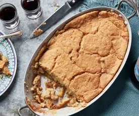 Cobbler aux poires et crème de cassis