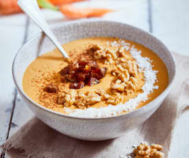 Smoothie bowl façon carrot-cake