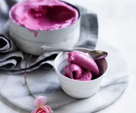 Blackberry Frozen Yogurt