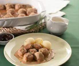 Albóndigas en salsa de nata