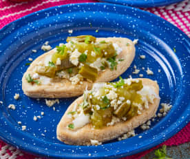 Tlacoyos de pueblo rellenos de requesón