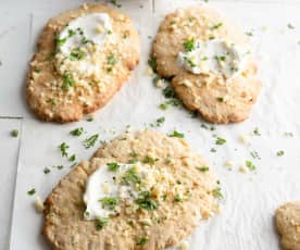 Langos au four avec yaourt à la grecque et fromage