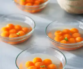 Bolitas de melón en gelatina de menta