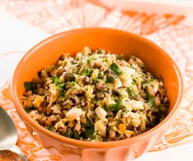 Salada de feijão-frade e bacalhau