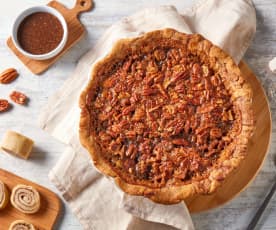 Tarte aux pacanes au bourbon en croûte de roulés à la cannelle