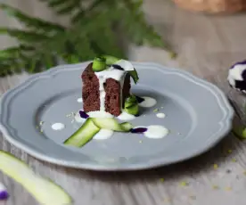 Cubo soffice di zucchine, limone e carruba con glassa al limone (di Mirko Ronzoni)