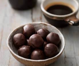 Bola-Bola Cokelat Kacang