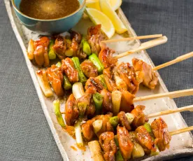 Yakitori (brochetas de pollo y cebolleta)