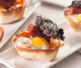 Tartaletas de verduras con chistorra, morcilla y huevo de codorniz