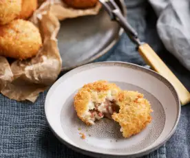 Arancini com recheio de carne picada