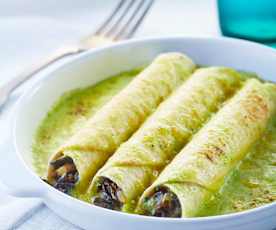 Taquitos de huitlacoche en salsa poblana gratinados