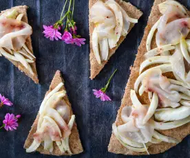 Schiacciata integrale con finocchi e pesce spada