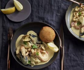 Opereta del mar al cava con croquetas de papa