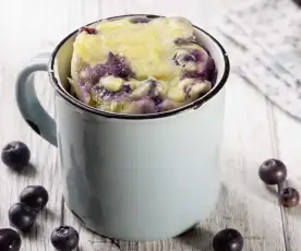 Mug cake alla ricotta e mirtilli