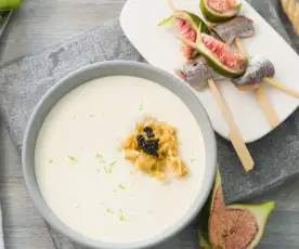 Ajoblanco de avellana con compota de manzana y brocheta de sardina