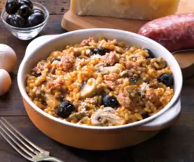 Risotto funghi, salsiccia e olive