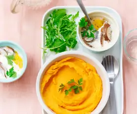 Purée de patate douce, œufs cocotte aux champignons